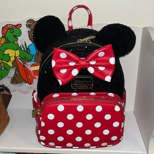 BNWT Disney Parks Minnie Mouse sequin Loungefly backpack